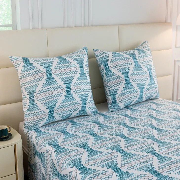 Бяло спално бельо от синтетичен памук с бохо шарка в тюркоазено-сини тонове Ширина: 160 см | Дължина: 200 см