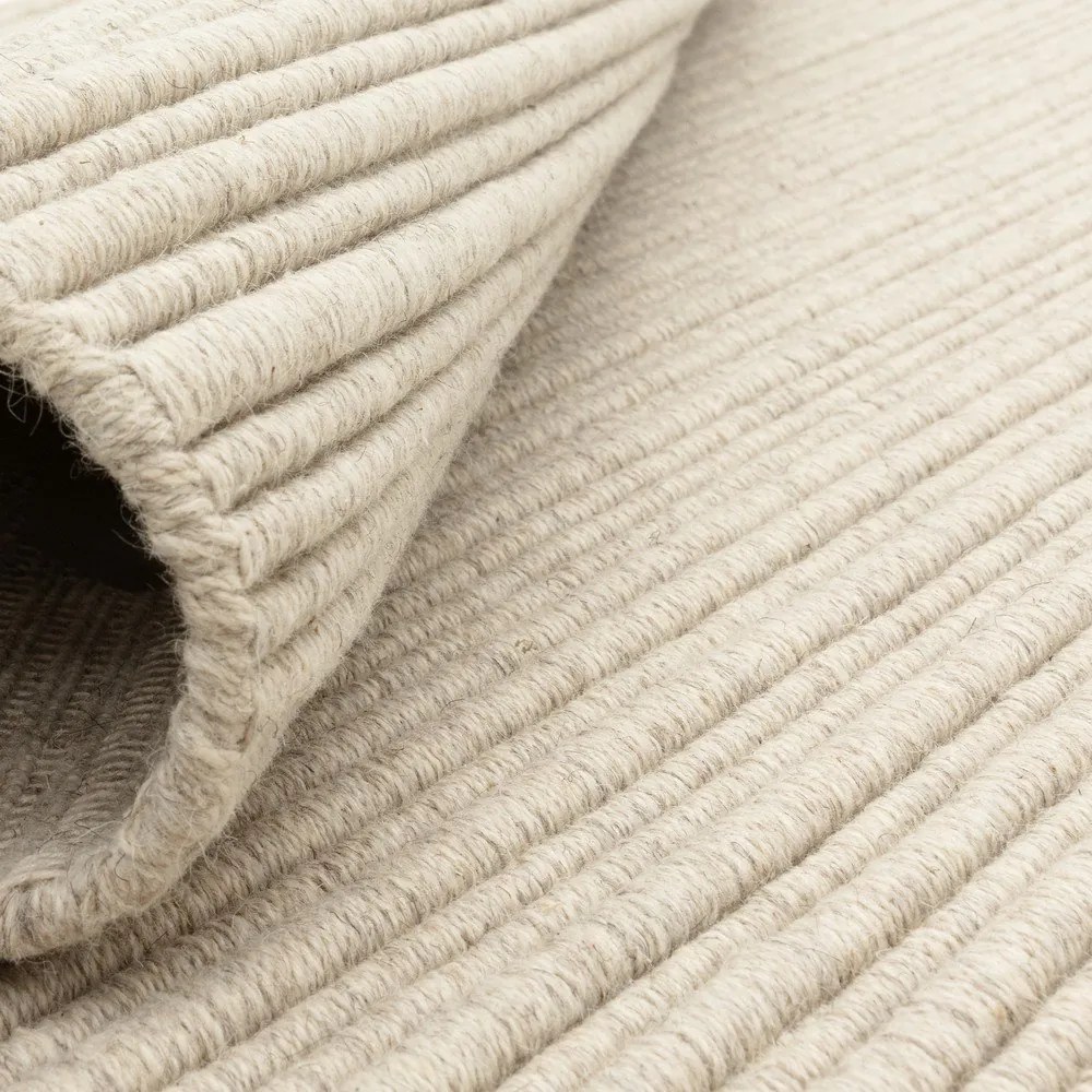 Ръчно изработен килим със смес от вълна в цвят слонова кост 160x230 cm Ravine – Asiatic Carpets