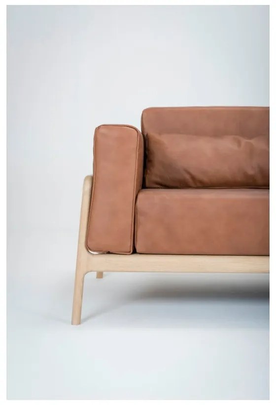 Диван от коняк кафява биволска кожа с масивна дъбова конструкция , 240 см Fawn - Gazzda