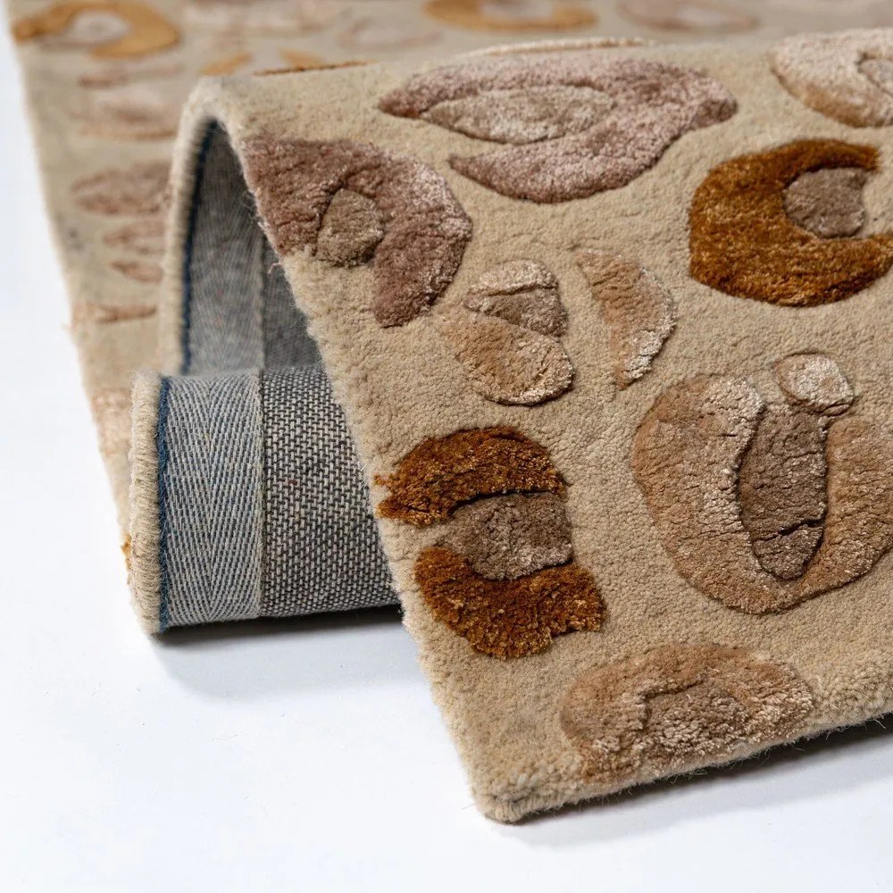 Ръчно изработен килим със смес от вълна в естествен цвят 140x200 cm Leopard Frame – Flair Rugs