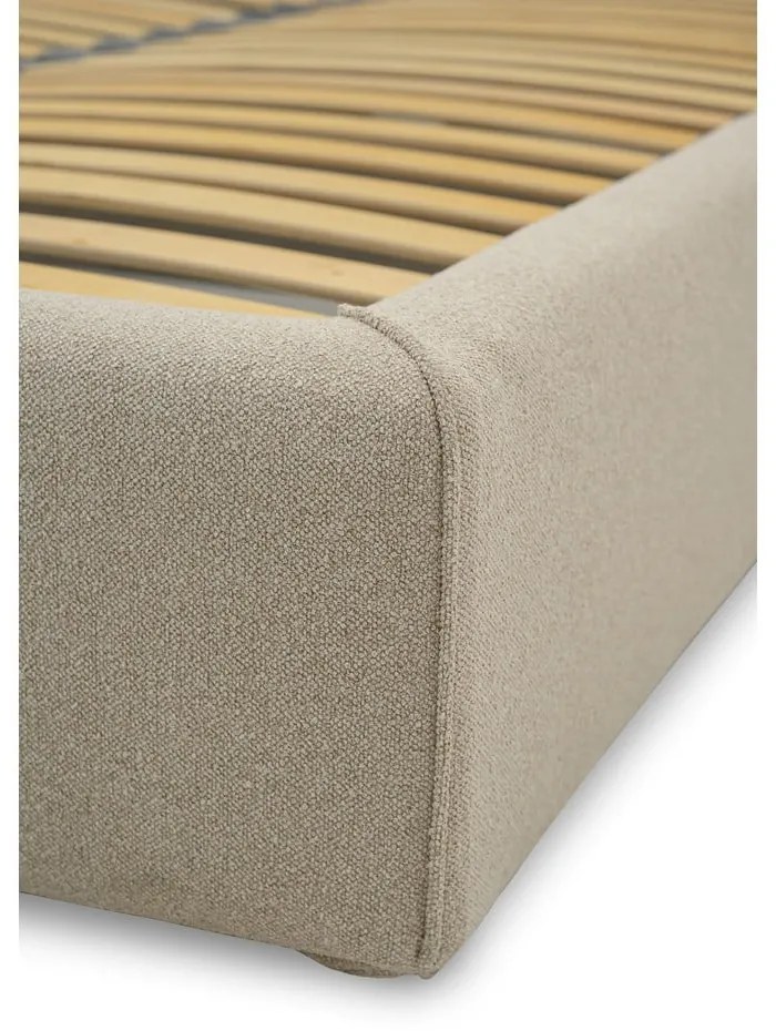 Бежово тапицирано двойно легло с място за съхранение с включена подматрачна рамка 140x190 cm Sea – Scandic