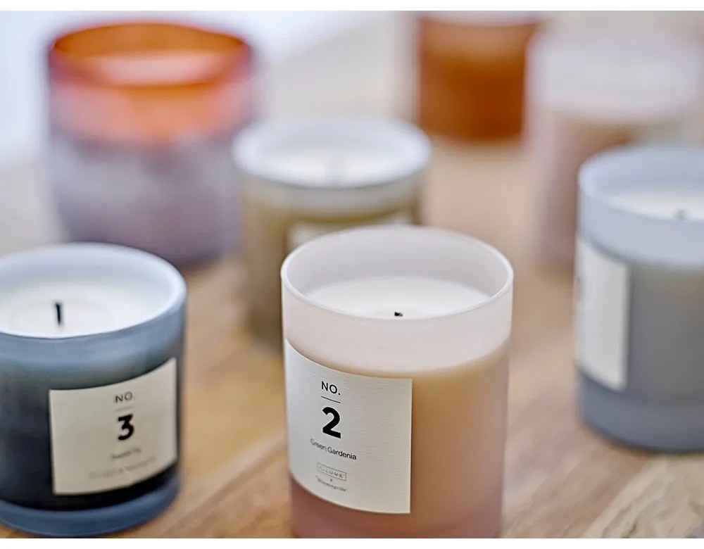 Ароматната свещ с време на горене 50 h No. 2 Green Gardenia - ILLUME x Bloomingville