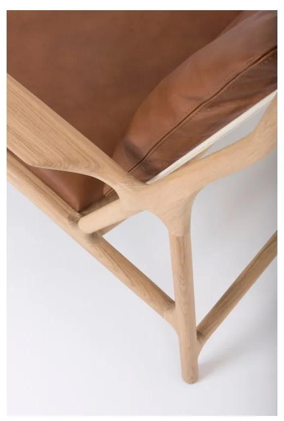 Фотьойл с масивна дъбова конструкция и седалка от коняковокафява биволска кожа Dedo - Gazzda