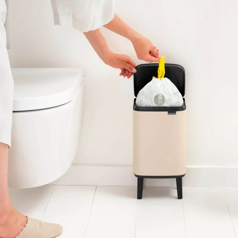 Кош за боклук Brabantia Bo Small Hi 1010460, 4 л, Плавно и безшумно отваряне, Противоплъзгаща основа, Бежов