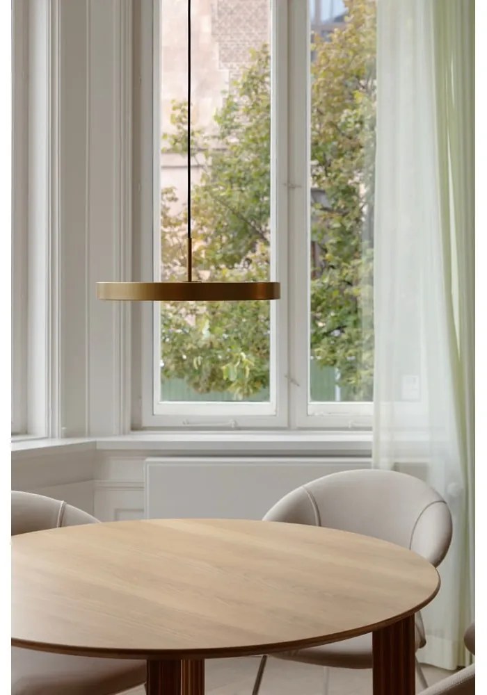 LED висящо осветително тяло златно с метален абажур ø 43 cm Asteria Medium – UMAGE