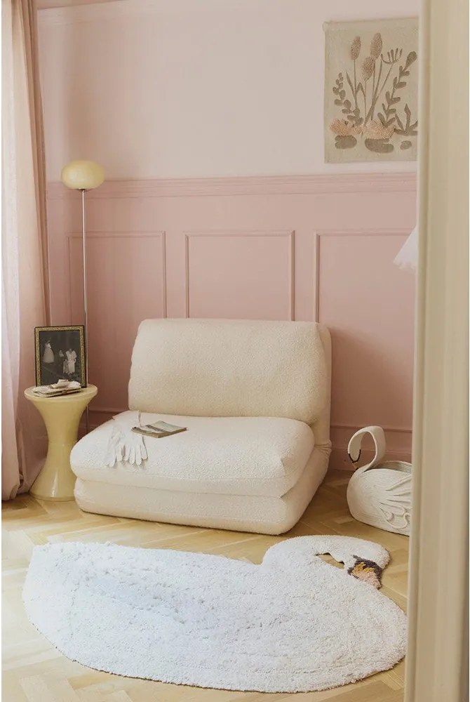 Кремав ръчно изработен памучен детски килим подходящ за пране 100x120 cm Swan – Lorena Canals