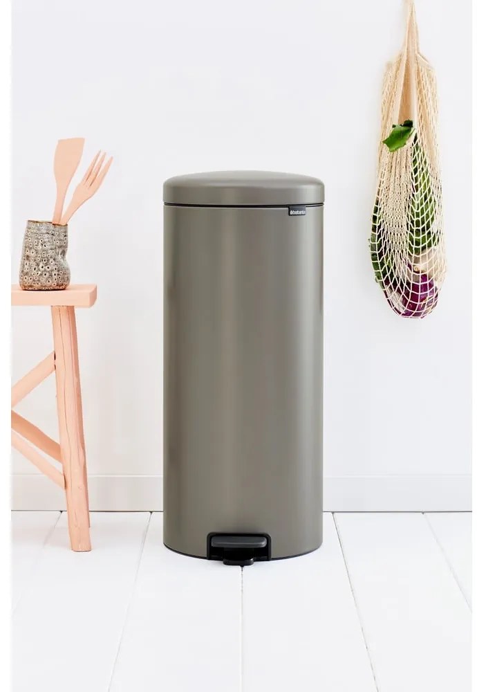 Сиво стоманено кошче за боклук с педал 30 l NewIcon – Brabantia