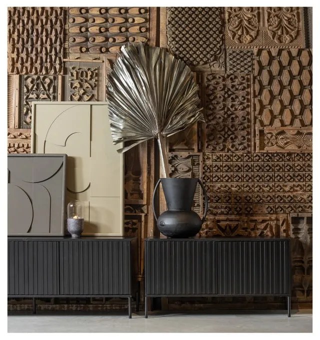 Черна маса за телевизор от масивен бор 150x56x44 cm Gravure – WOOOD