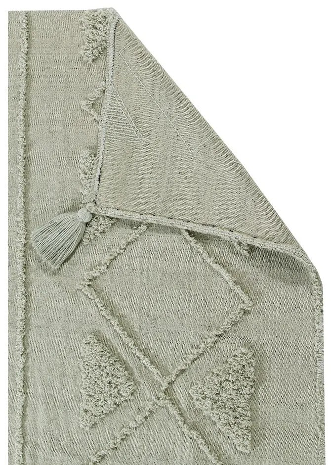 Светлозелен ръчно изработен памучен килим подходящ за пране 170x240 cm Tribu Olive – Lorena Canals