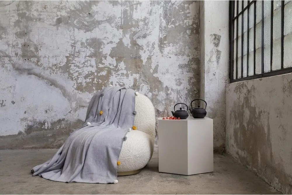 Сиво покривало за легло от флийс 150x200 cm Pom Pom – Mijolnir