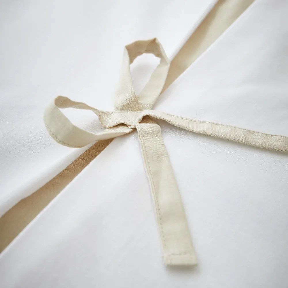 Бяло двойно удължено спално бельо 230x220 cm Milo Bow – Catherine Lansfield