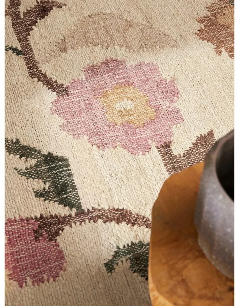 Кремав ръчно изработен ютен килим 120x170 cm Roya Violette – Elle Decoration