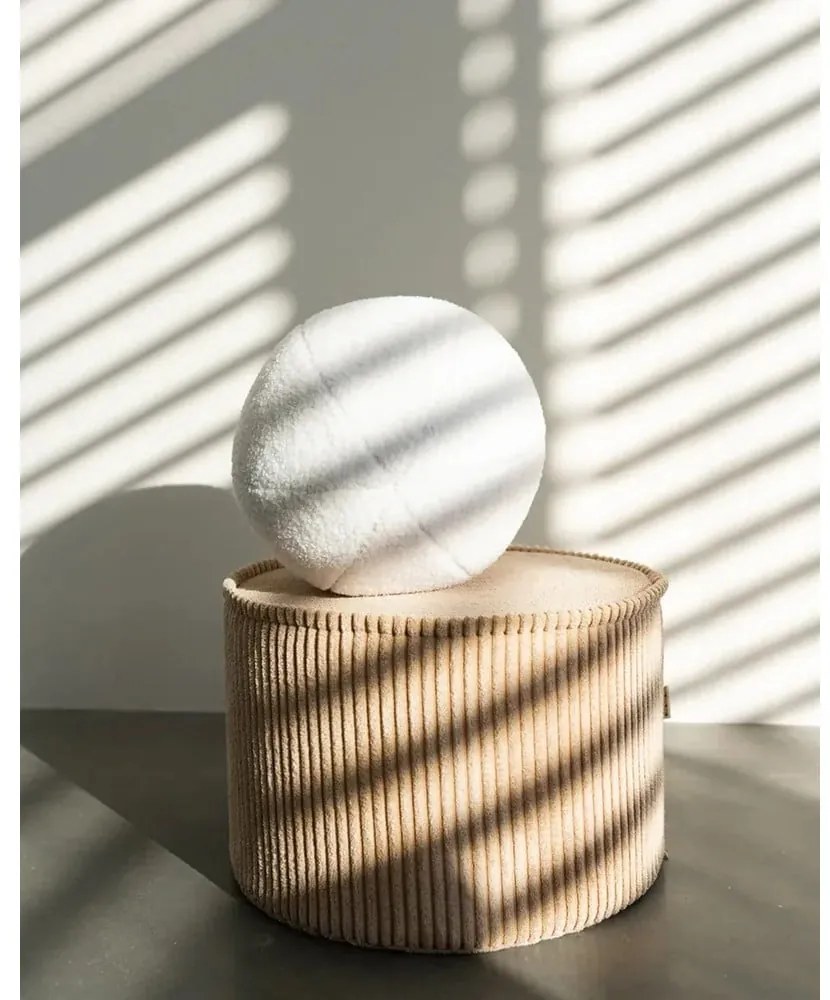 Кремава детска възглавница за диван от букле Ball – Wigiwama