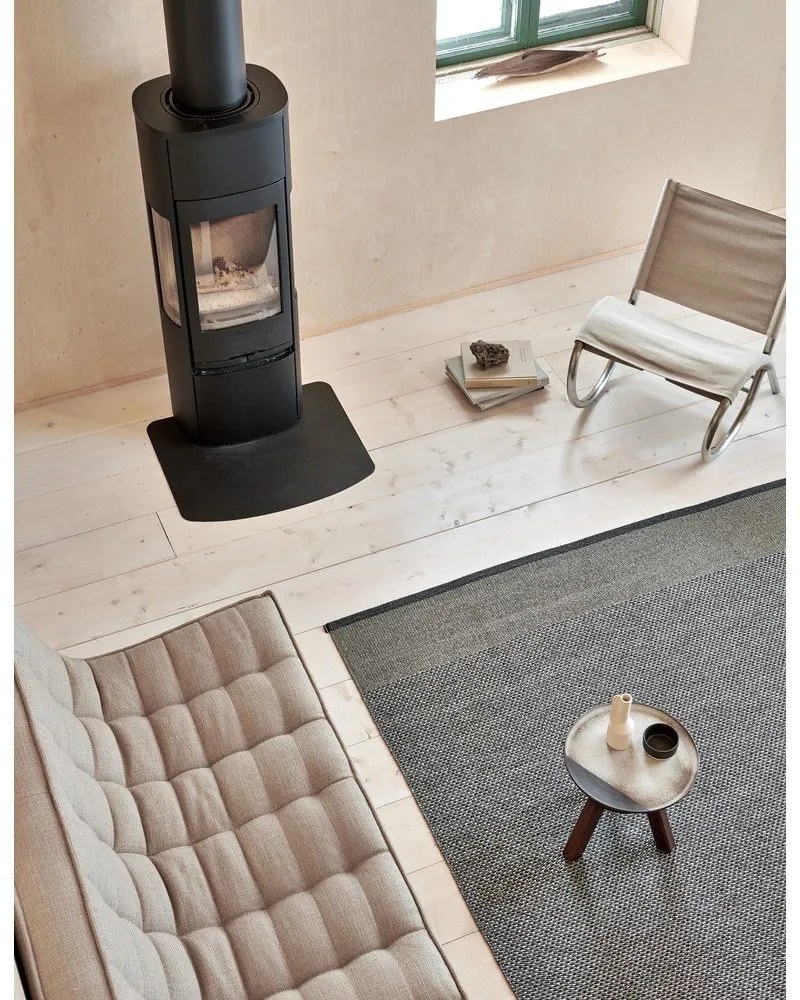 Антрацитен килим за открито и закрито 140x200 cm Edit Charcoal – Pappelina