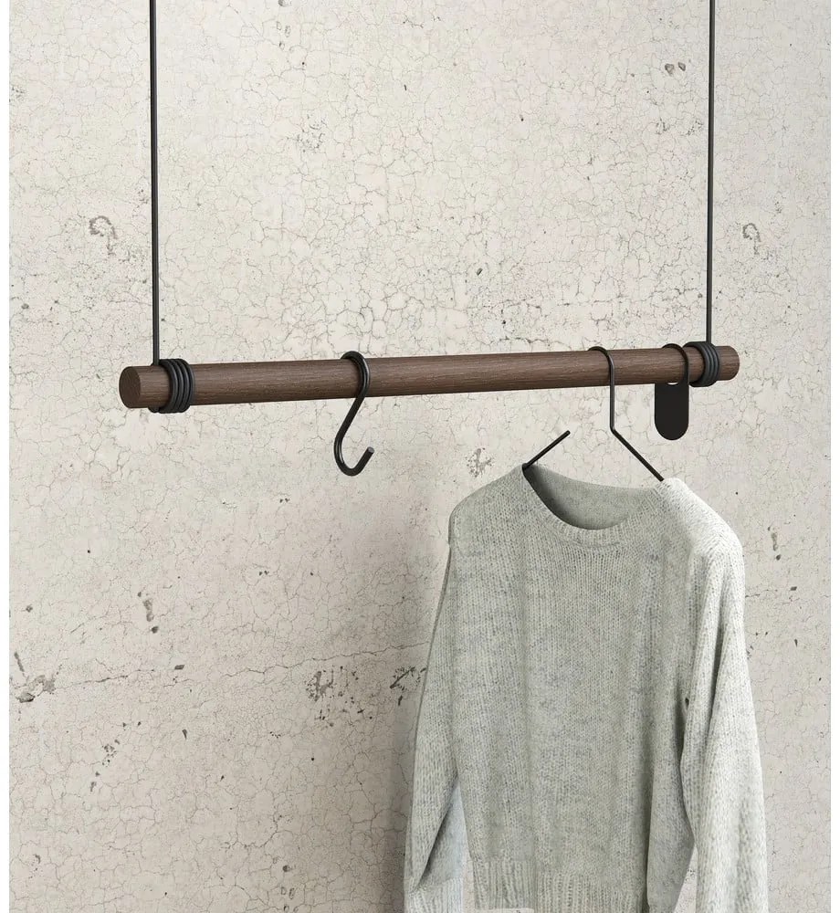 Кафява стенна закачалка от масивен дъб 80 cm Swing M – LIND DNA