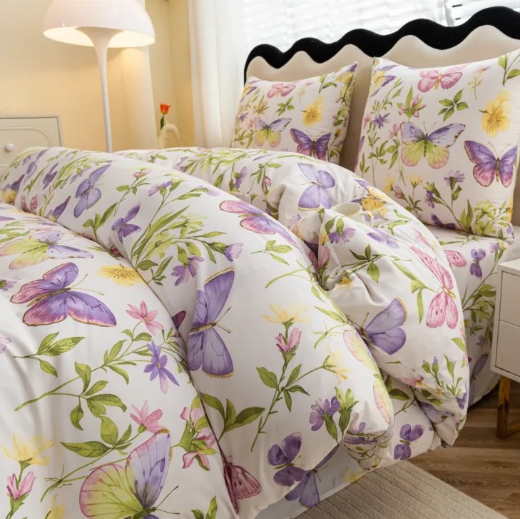 Бяло спално бельо с пеперуди и цветя Ширина: 160 см | Дължина: 200 см