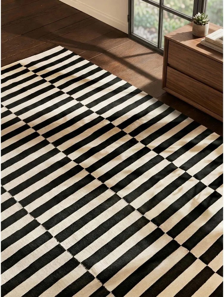Черно-бял двустранен ръчно изработен вълнен килим 200x300 cm Donna – Hanse Home