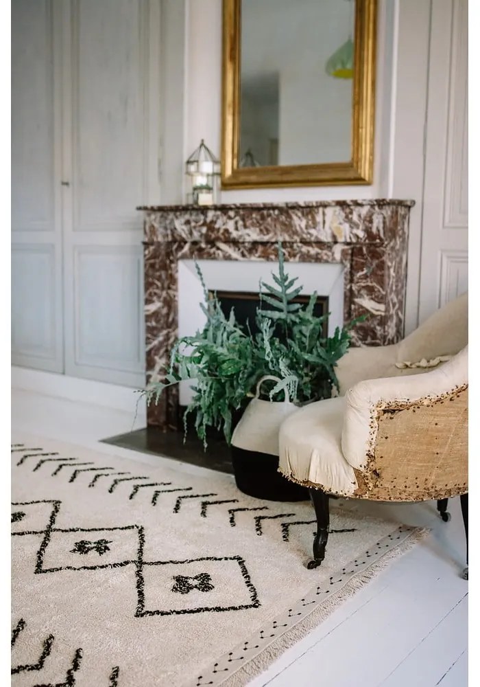 Кремав ръчно изработен памучен килим подходящ за пране 140x210 cm Bereber Rhombs – Lorena Canals