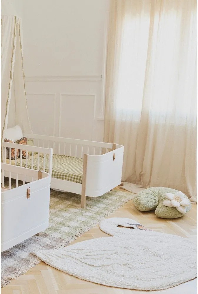 Кремав ръчно изработен памучен детски килим подходящ за пране 100x120 cm Swan – Lorena Canals