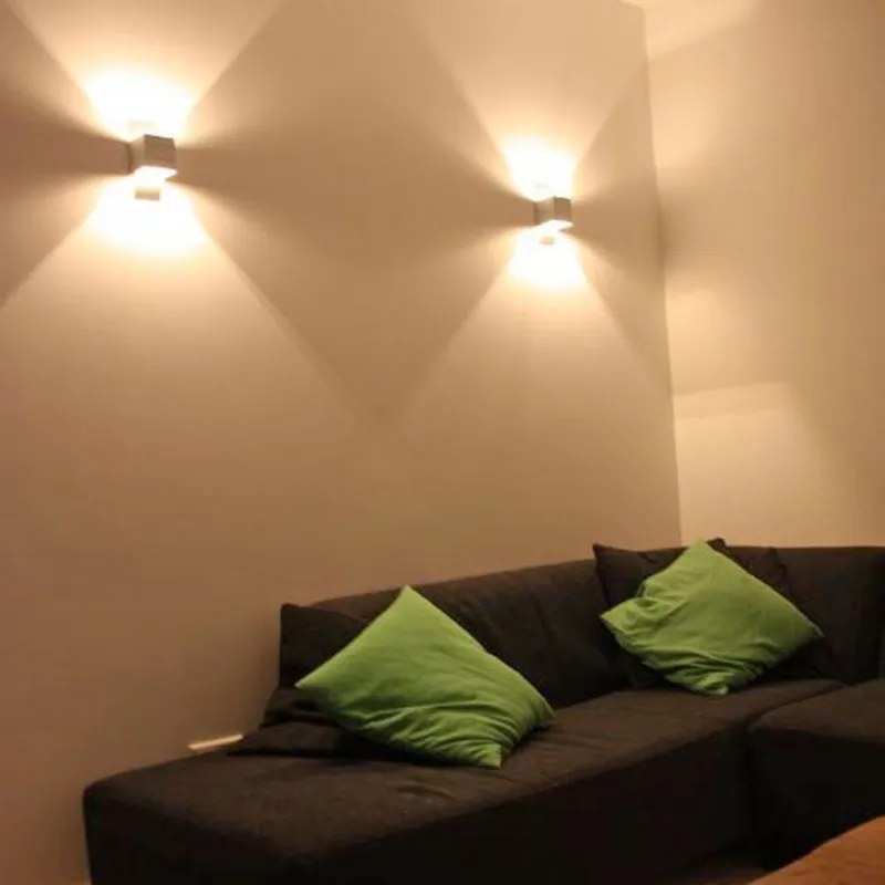 Модерна стенна лампа бяла със светлинен ефект - Amy