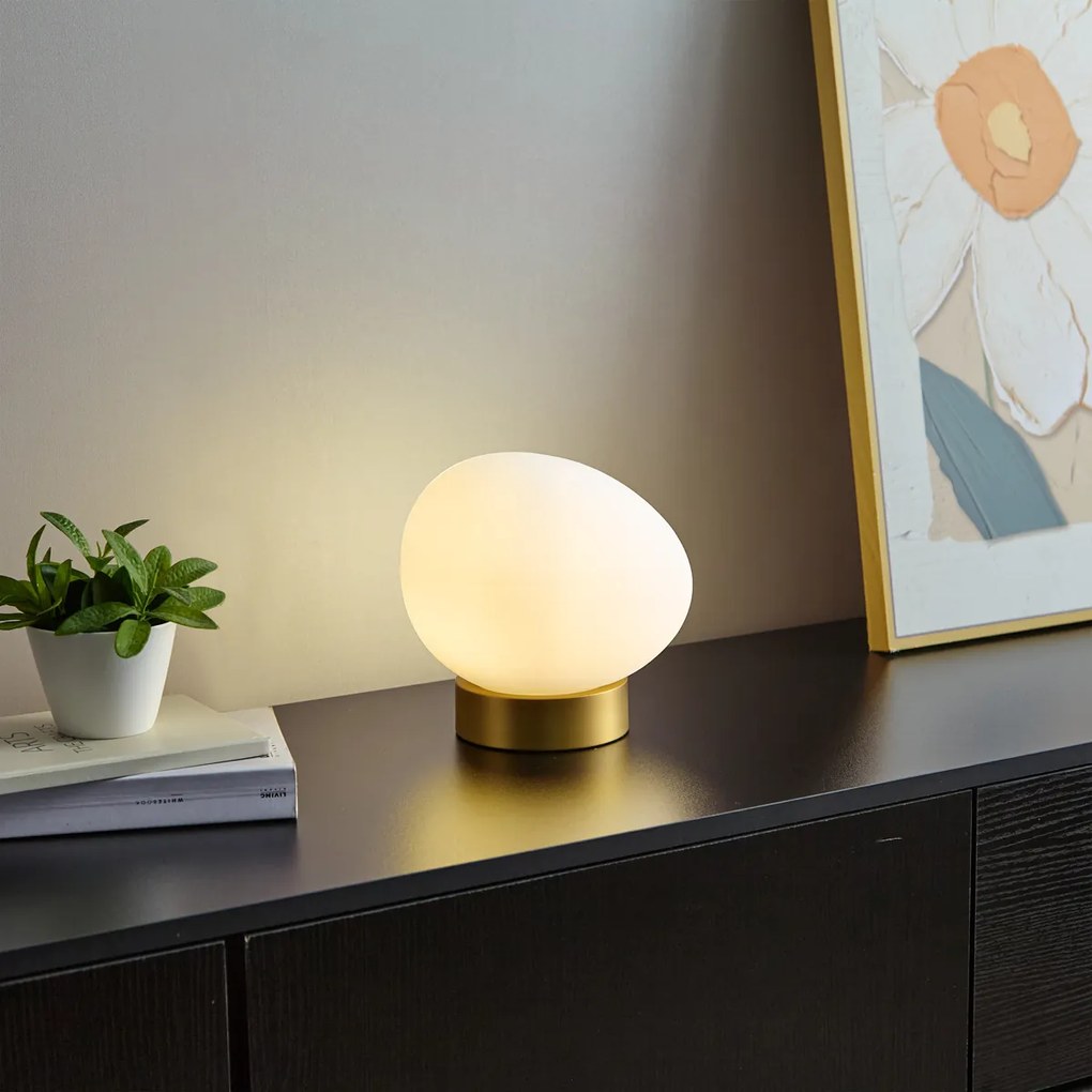 Дизайнерска настолна лампа месинг с опалово стъкло - Sally