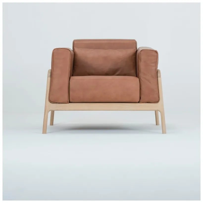 Кресло от коняк кафява биволска кожа с масивна дъбова конструкция Fawn - Gazzda