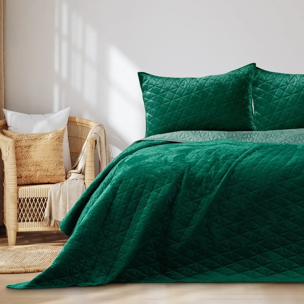 Зелено капитонирано покривало за легло 220x240 cm Laila – AmeliaHome