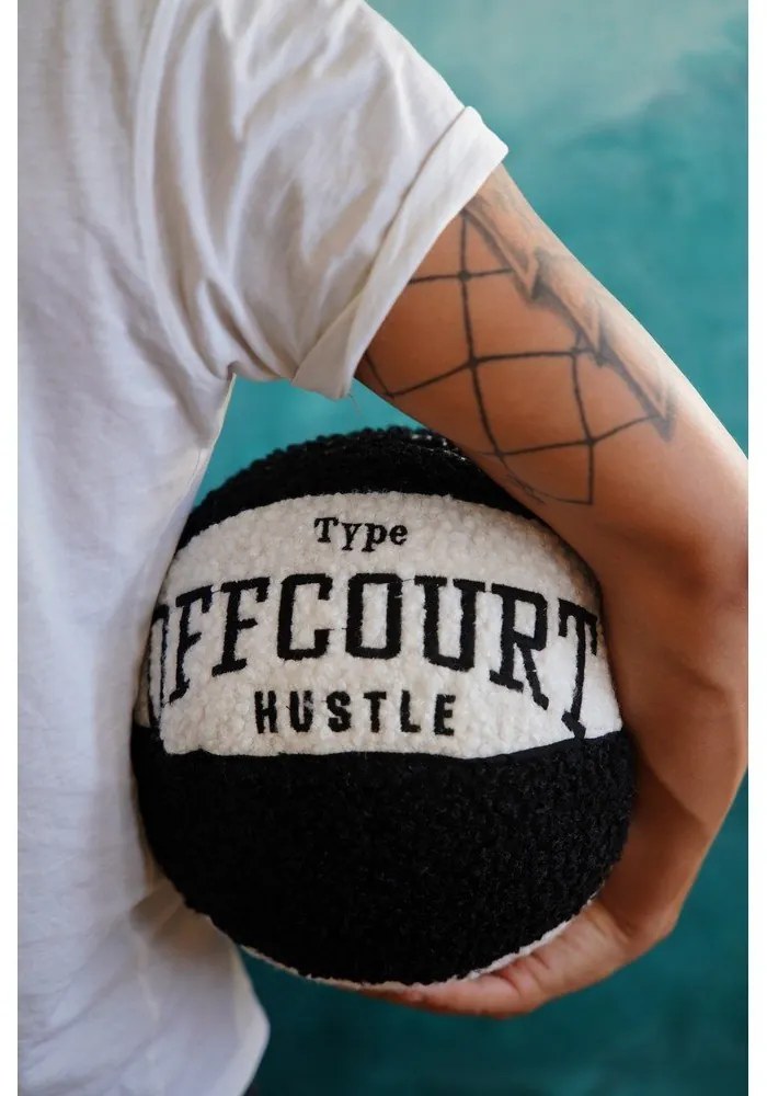 Декоративна възглавница от букле ø 25 cm Basketball – Mioli Decor