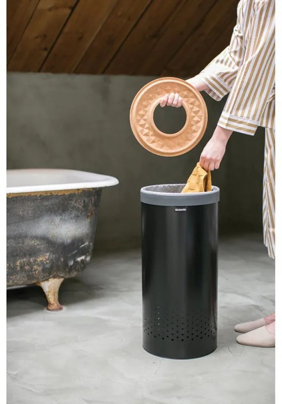 Кош за пране Brabantia 1000825, 35 л, Корков капак, Пълнене без отваряне, Вентилационни отвори, Черен