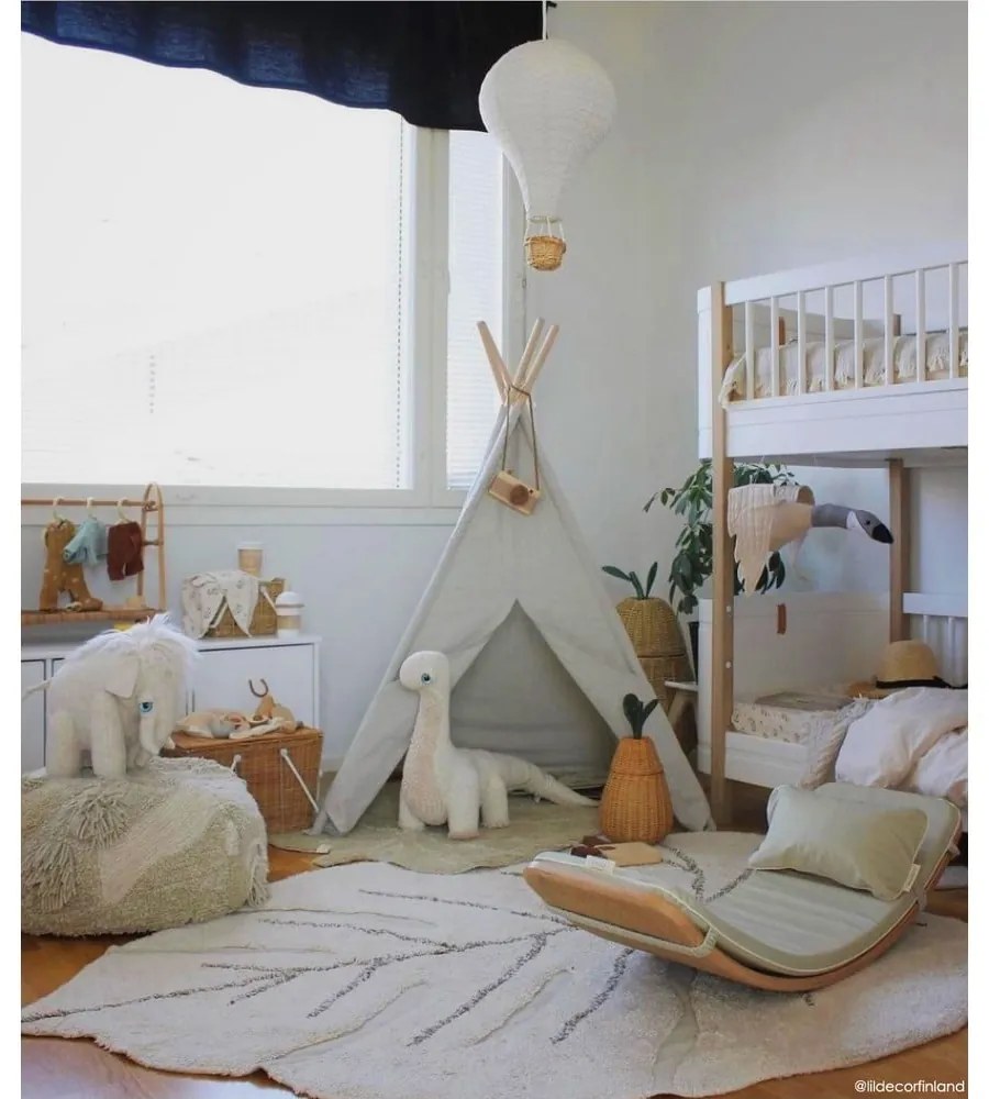 Бежов ръчно изработен памучен детски килим подходящ за пране 120x180 cm Monstera Natural – Lorena Canals