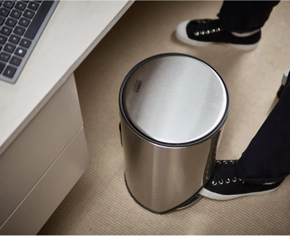 Кошче за боклук с педал от неръждаема стомана в блестящо сребрист цвят 10 l Arc – Joseph Joseph