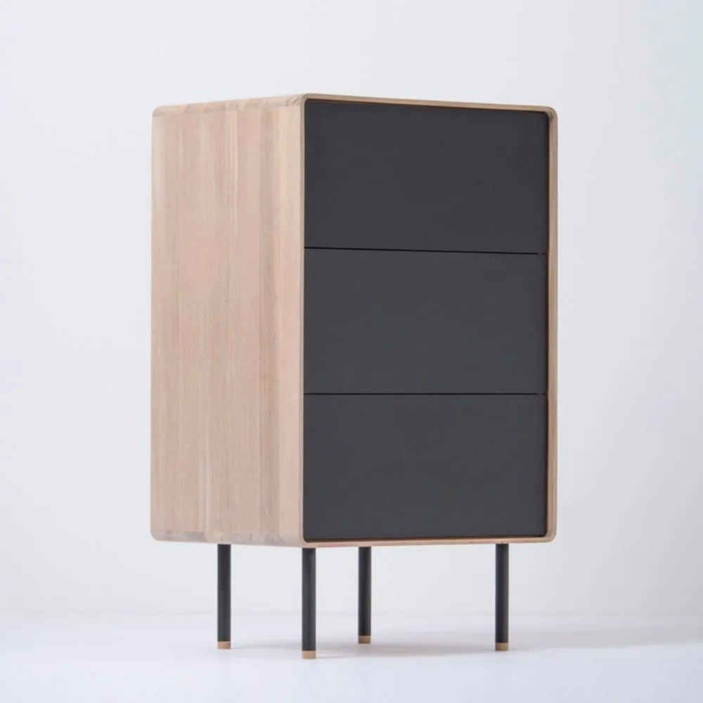 Черен/естествен висок скрин от масивен дъб 60x100 cm Fina – Gazzda