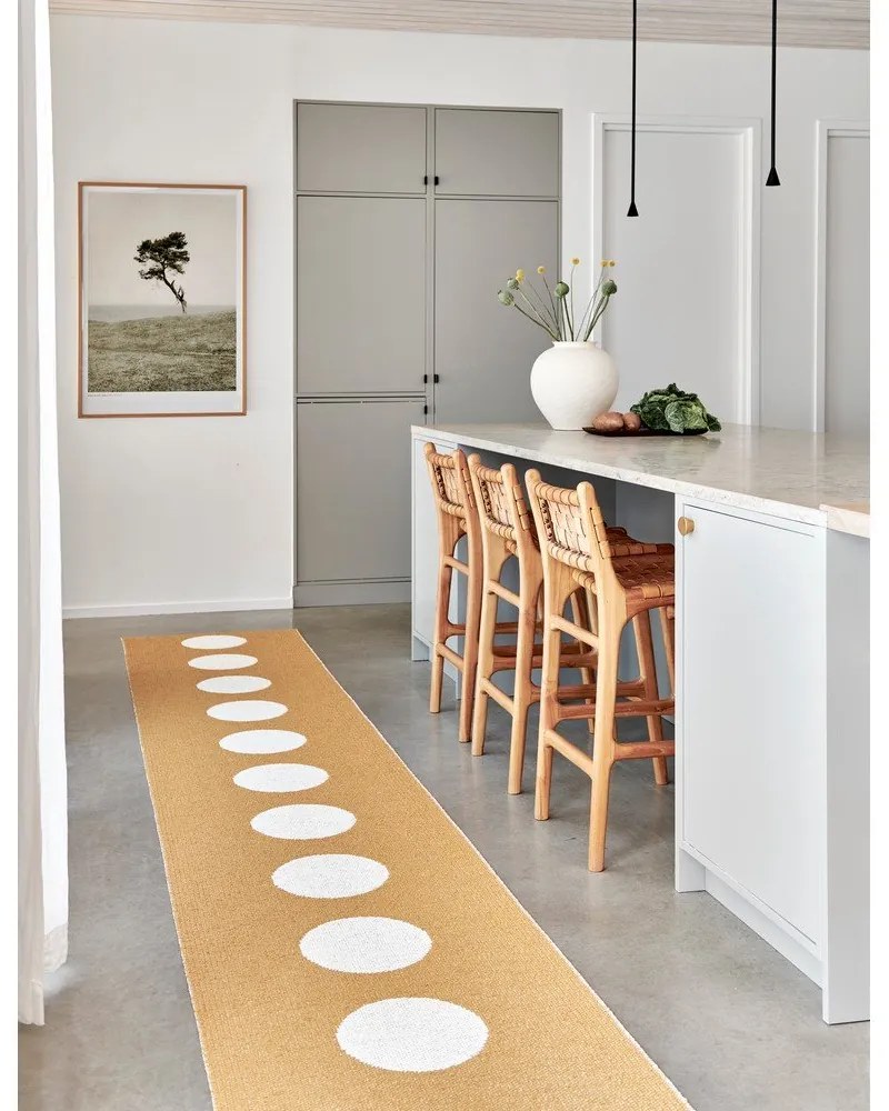 Пътека за открито и закрито в цвят жълта охра 70x225 cm Vera Ochre – Pappelina