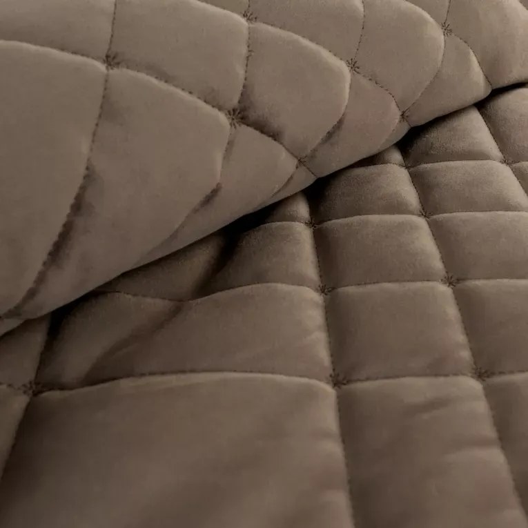 Елегантна кадифена покривка за легло с геометрични шевове - кафява Ширина: 200 см | Дължина: 220 см