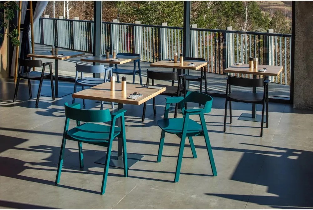 Трапезен стол с подлакътници от масивен дъб в петролен цвят Flip – Gazzda