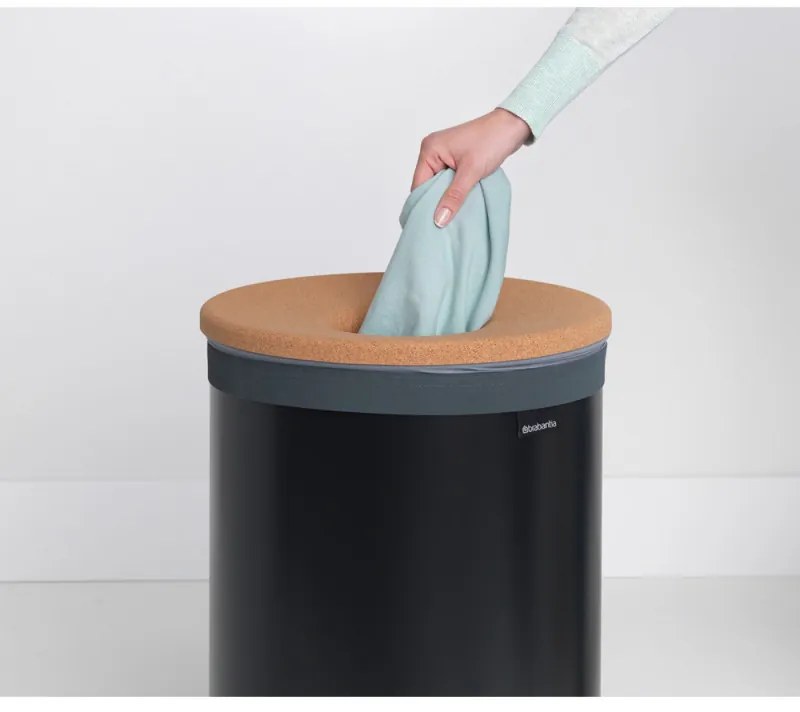 Кош за пране Brabantia 1000826, 60 л, Корков капак, Пълнене без отваряне, Вентилационни отвори, Черен