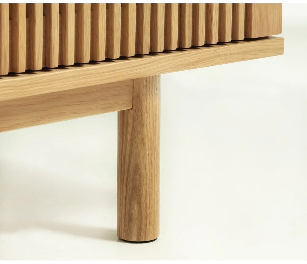 Нисък скрин от декор от дъб в естествен цвят 143x70 cm Tiber – Unique Furniture