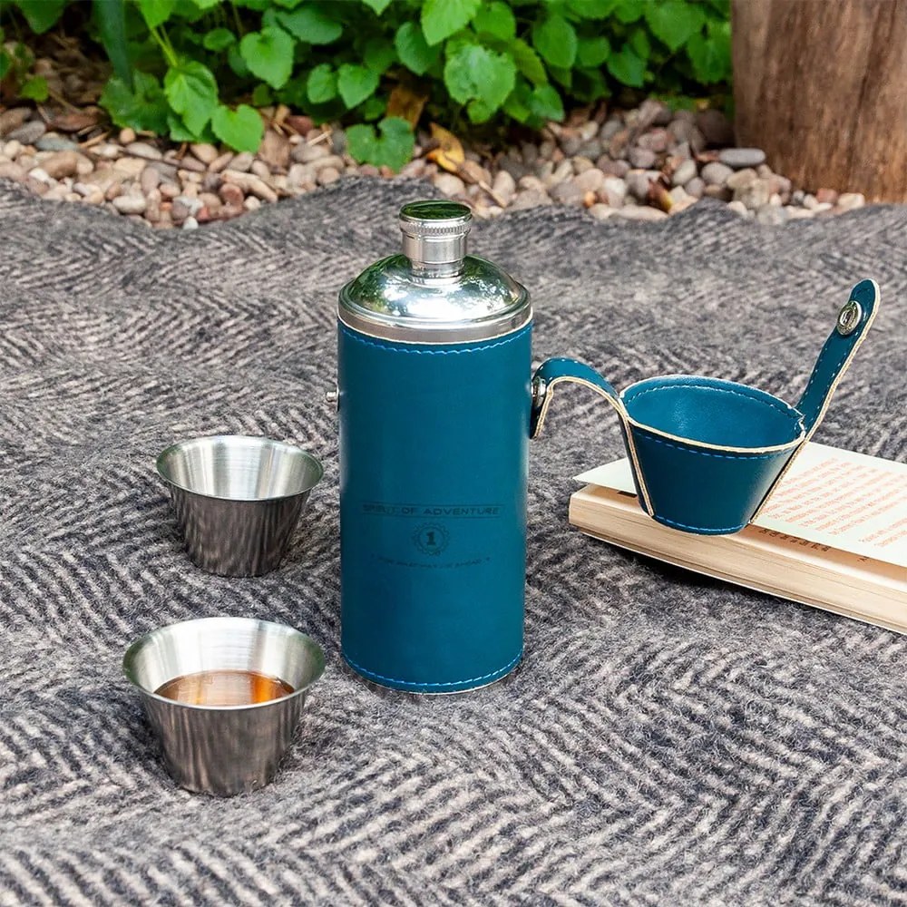 Тъмносин комплект колба и чаши за шотове от неръждаема стомана 220 ml 3 бр. Spirit of Adventure – Rex London