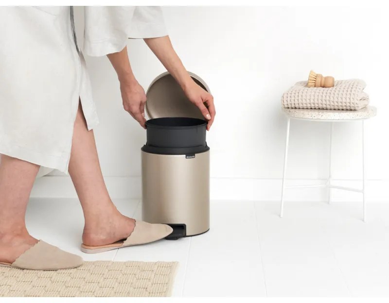 Кош за боклук с педал Brabantia NewIcon 1003198, 5 л, Плавно затваряне, Противоплъзгаща основа, Златен металик