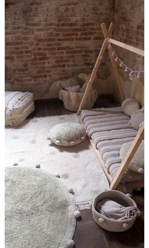 Ръчно изработен памучен детски килим подходящ за пране в цвят каки и кремаво 120x160 cm Hippy Dots Olive – Lorena Canals