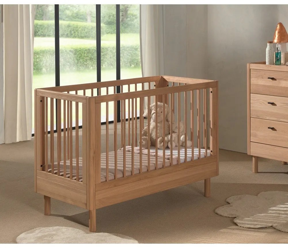 Детско креватче от масивен дъб с регулируема височина в естествен цвят 60x120 cm Forrest – Vipack