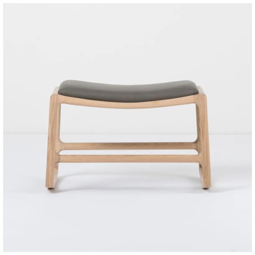 Отоман с масивна дъбова конструкция и детайли от сива биволска кожа Dedo - Gazzda