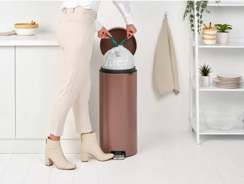 Кош за боклук с педал Brabantia NewIcon 1008853, 30 л, Плавно затваряне, Противоплъзгаща основа, Сатенено покритие, Кафяв