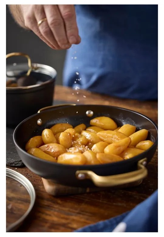 Алуминиево гърне с капак и незалепващо покритие подходящо за индукционен котлон 2,6 l – Holm