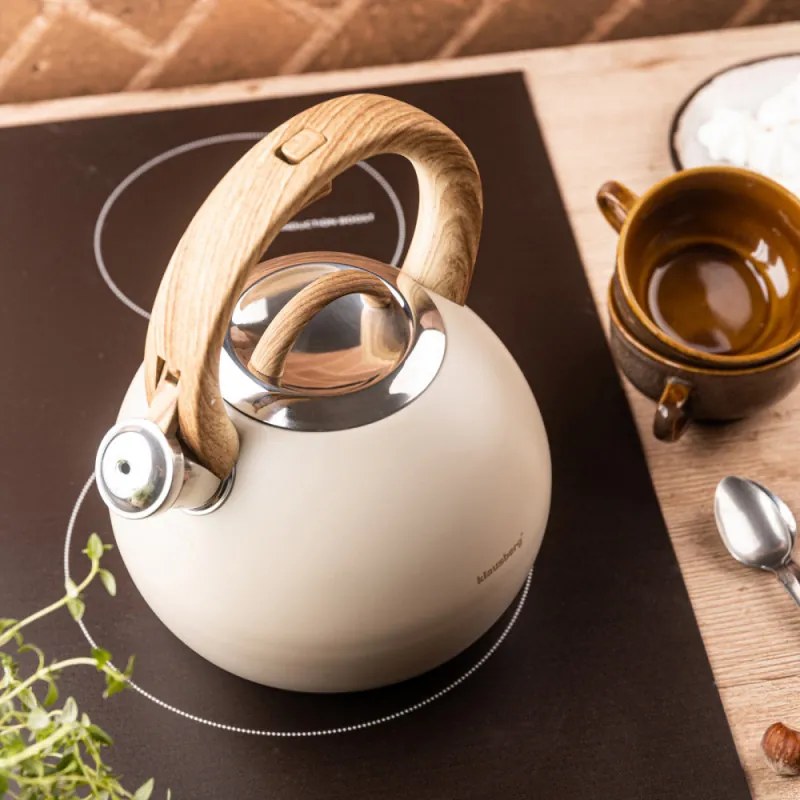 Свирещ чайник Klausberg KB 7956, 3l, Термоизолирана дръжка, Многослойно дъно, Индукция, Бежов