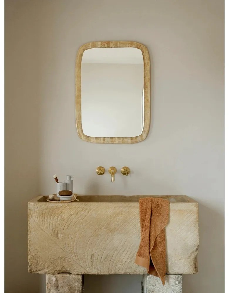 Кремав диспенсер за сапун от полиресин 300 ml Kua – Blomus