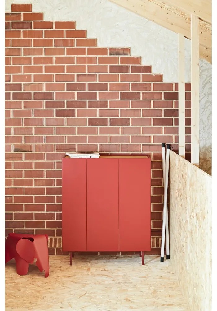 Червен висок скрин от декор от дъб 95x120 cm Arista – Teulat