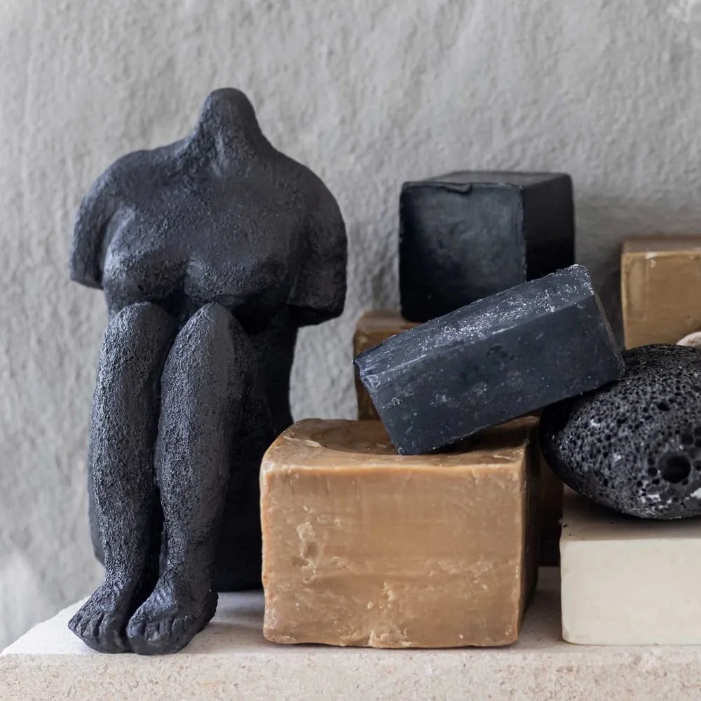 Статуя от полирезин (височина 14 cm) Sitting Woman – Mette Ditmer Denmark