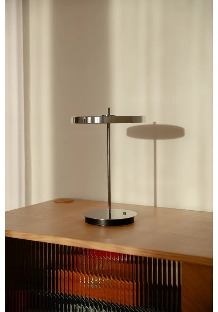 LED затъмняваща се настолна лампа с метален абажур в сребрист цвят (височина 31 cm) Asteria Move – UMAGE