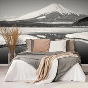 Фототапет – Японска планина Фуджи в черно-бяло